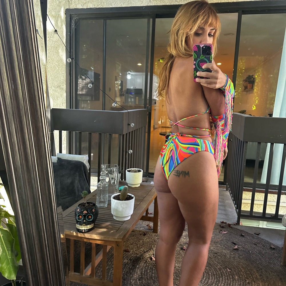 Bikini and a Rave clothes - Picture 3 of 3